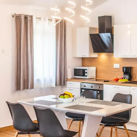 Apartment Vabriga *